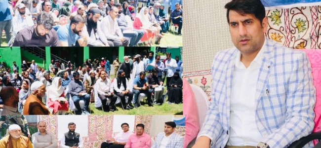 DC Srinagar holds Public Grievance Redressal Camp at Theed Harwan