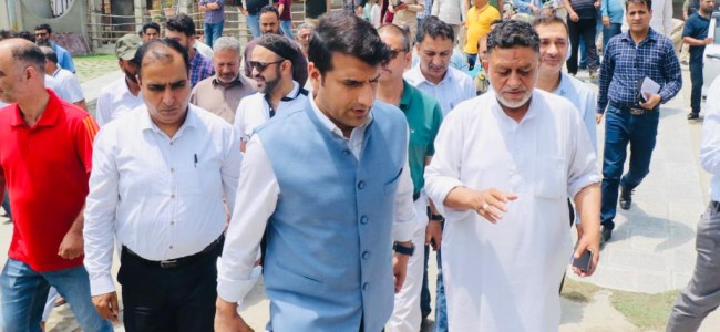 DC Srinagar visits Imambaras at Zadibal, Hasanabad, Shrine of Shamsuddin Araqi and Mir Behri Dal areas