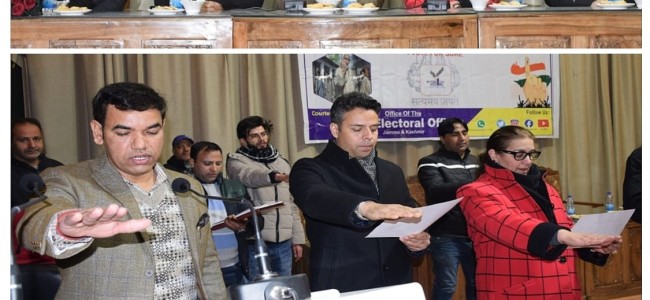 Div Com Kashmir encourages citizens to vote in upcoming elections for vibrant, healthy democracy