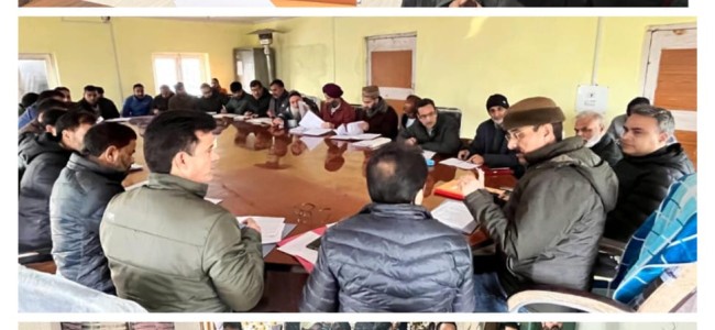 Director Agriculture conducts extensive tour of Pulwama, Budgam districts