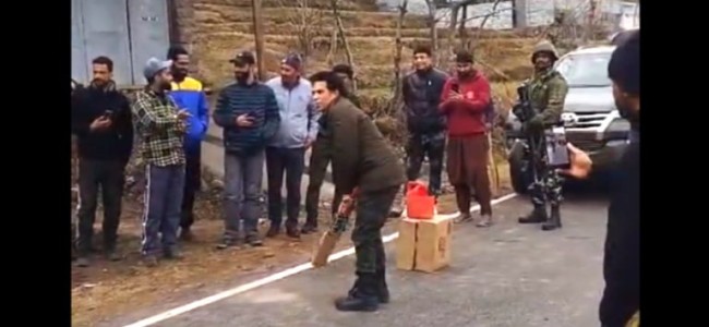 Kaun Hai Tumhara Bowler? Tendulkar Plays Gully Cricket In Kashmir
