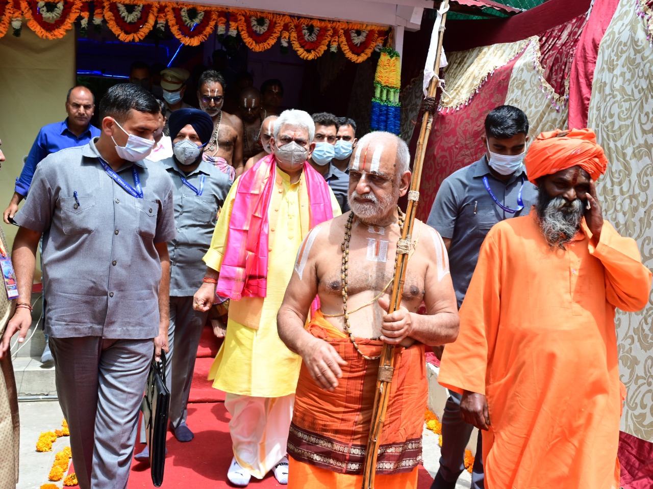 Lt Governor attends unveiling of ‘Statue of Peace’ of Swami ...