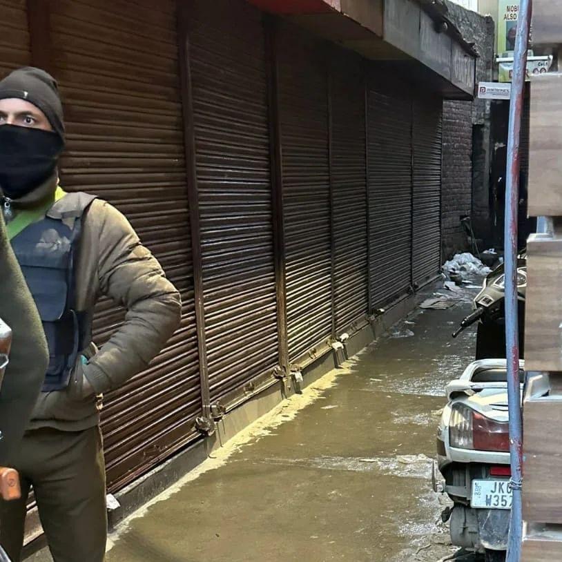 Nearly half a dozen shops inundated at Srinagar's Polo View market